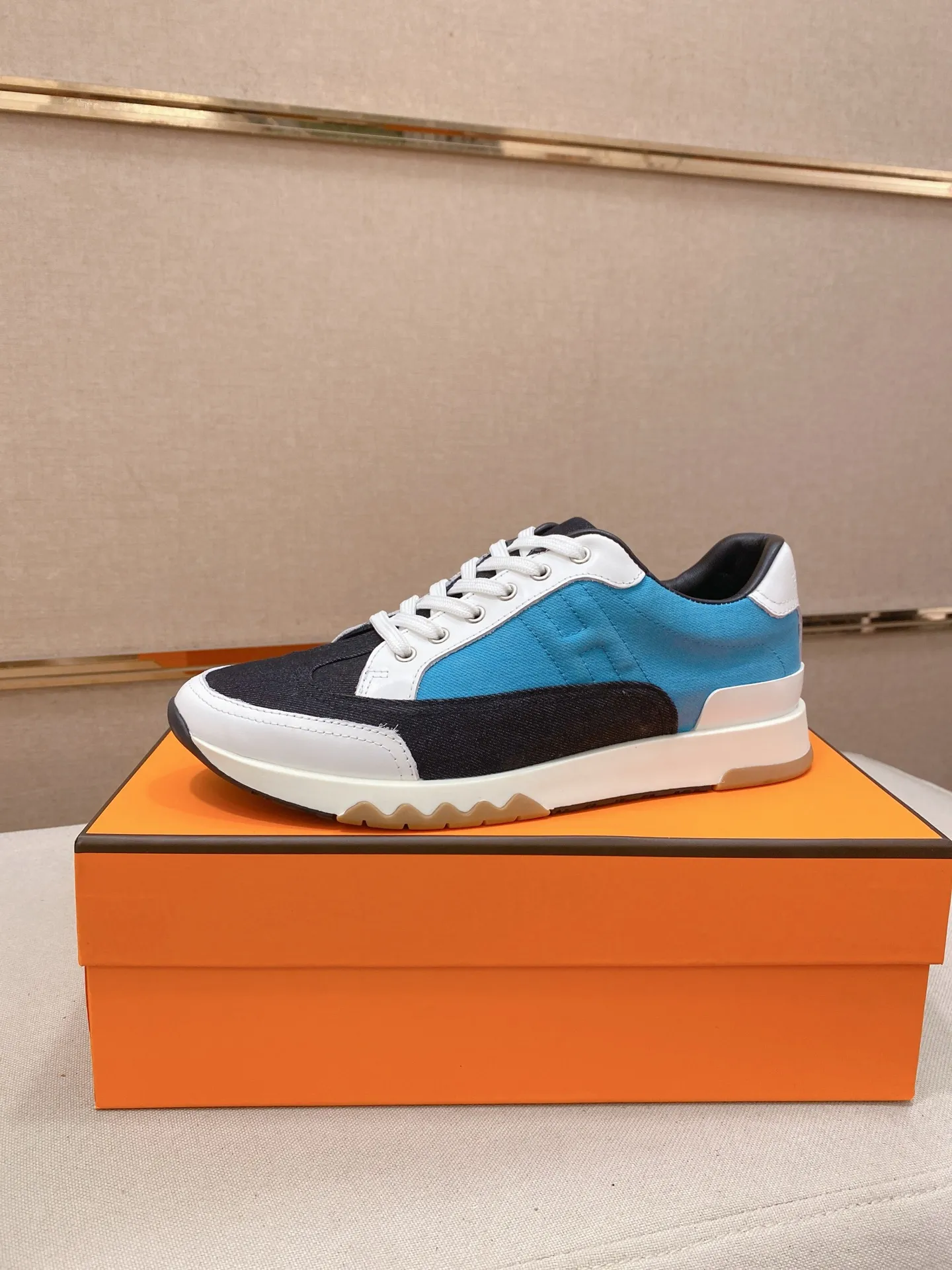 Ex-factory price: 500💰《HERMES》【Classic original single version】Hermès; top 🔝purchasing agent🔍🔍men's latest 🇺🇸sold simultaneously, original imported from Italy ▲▲first-layer cowhide ▲▲ (high-end, nobility and class) ) Exquisite workmanship (Italian 🇮🇹 imported water-dyed 🐂 cowhide lining) sole: original sole provided by the original factory, ⚠️exclusive double-layer activity·TPR·rubber·combined molded outsole; super comfortable·wear-resistant·non-slip·environmental protection The real thing is more beautiful when photographed in kind (high quality, following orders), you can come in and out at will * Number of yards: 38·39·40·41·42·43·44# (can be customized 45.)